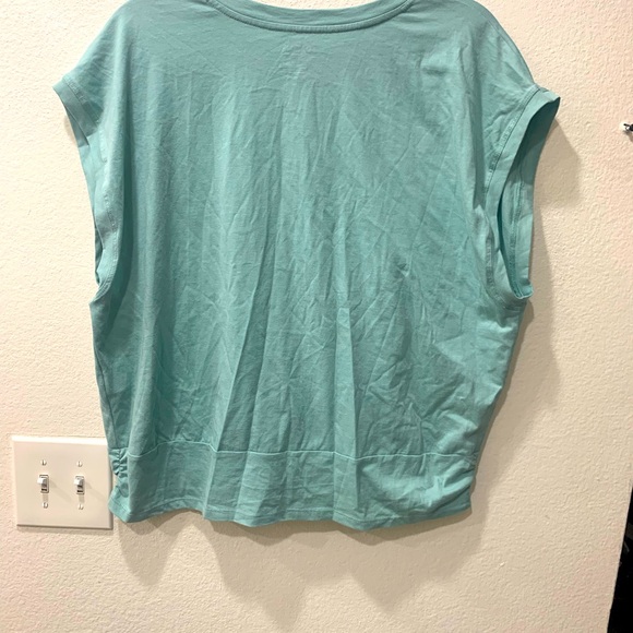 Rachel Roy Women’s Top with a knot in the front - Picture 2 of 5